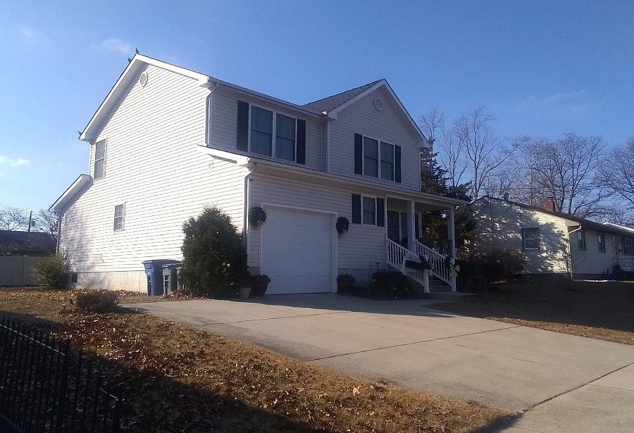 2nd image of 610 Filmore St