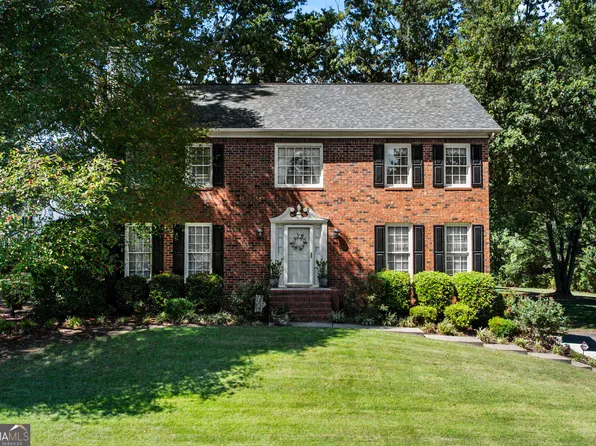 2451 Meadowglen Trl, Snellville, GA 30078