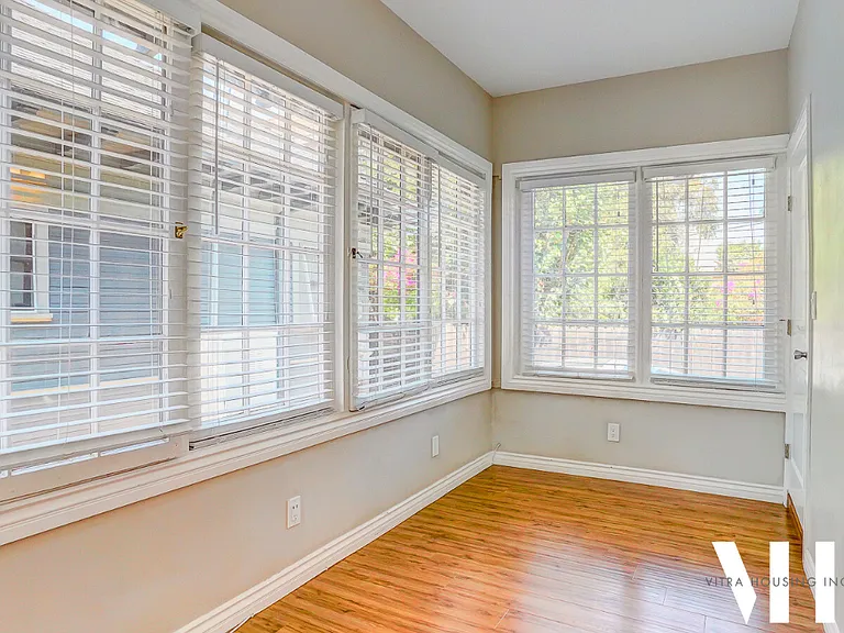 2352 S Portland St — Photo 7