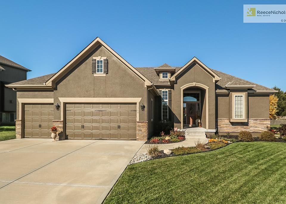 1st image of 4500 NE Hideaway Hill Cir