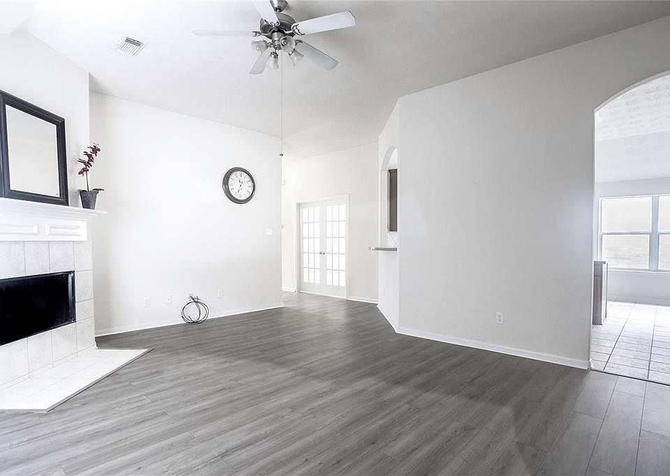 1st image of 15923 Pleasant Green Cir