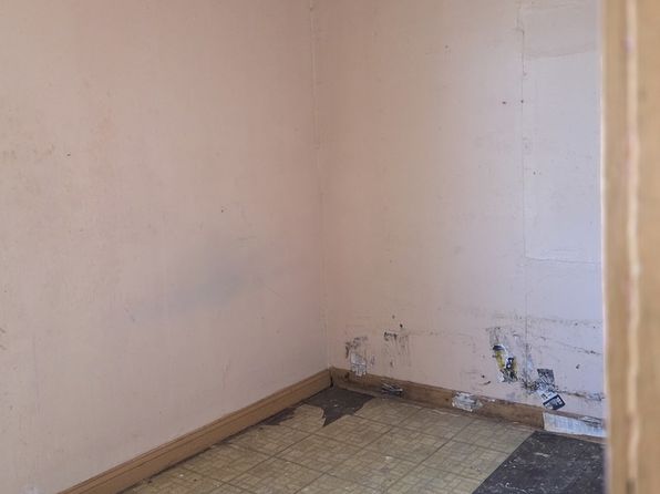 chicago-illinois-442890507 picture