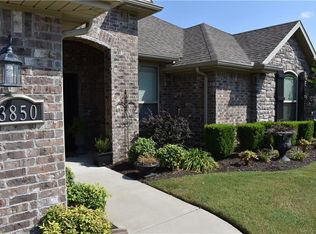 3850 E Embry Dr, Fayetteville, AR 72764