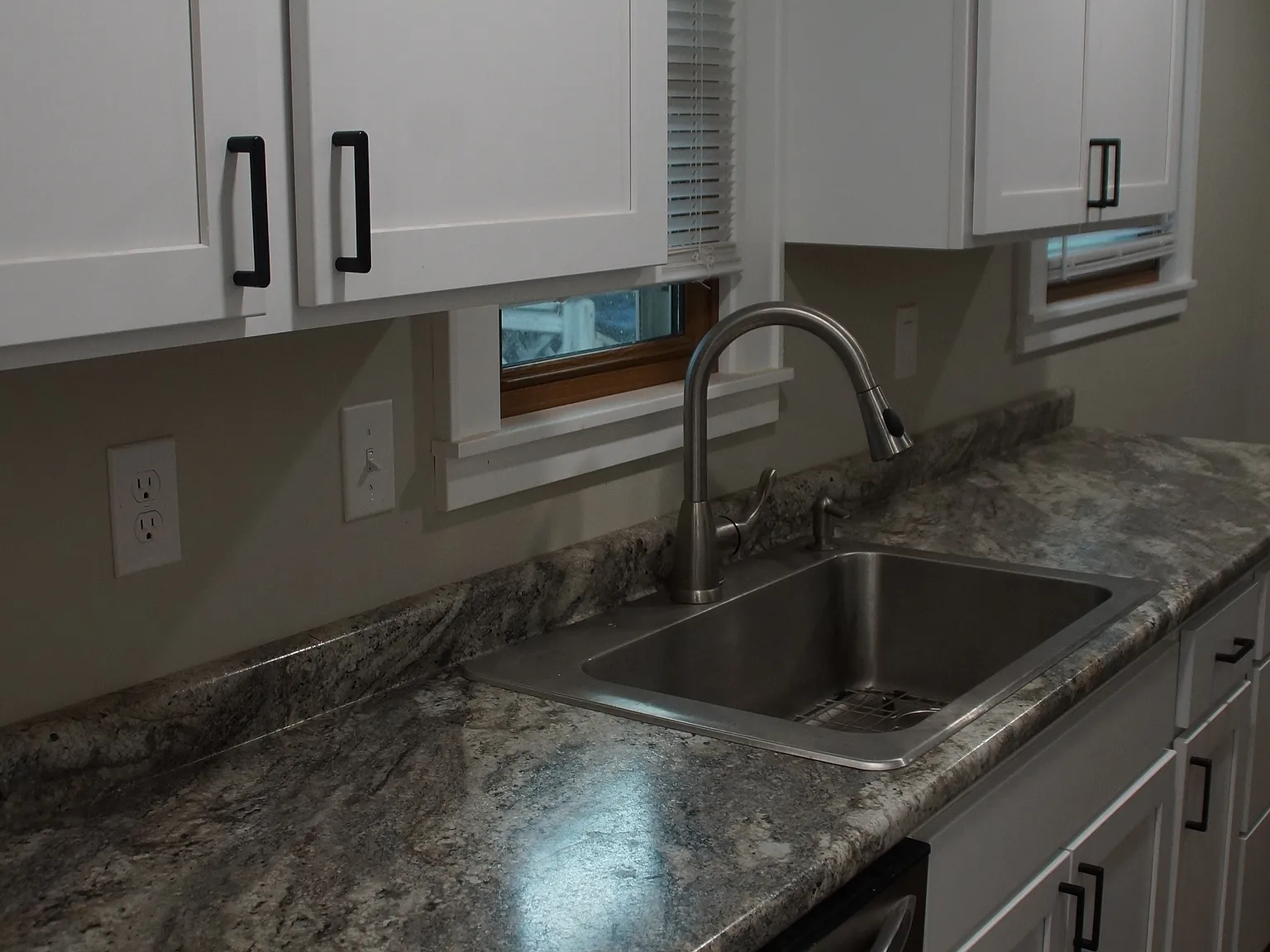 2 bed, 708 sqft, $1,240 — Photo 3