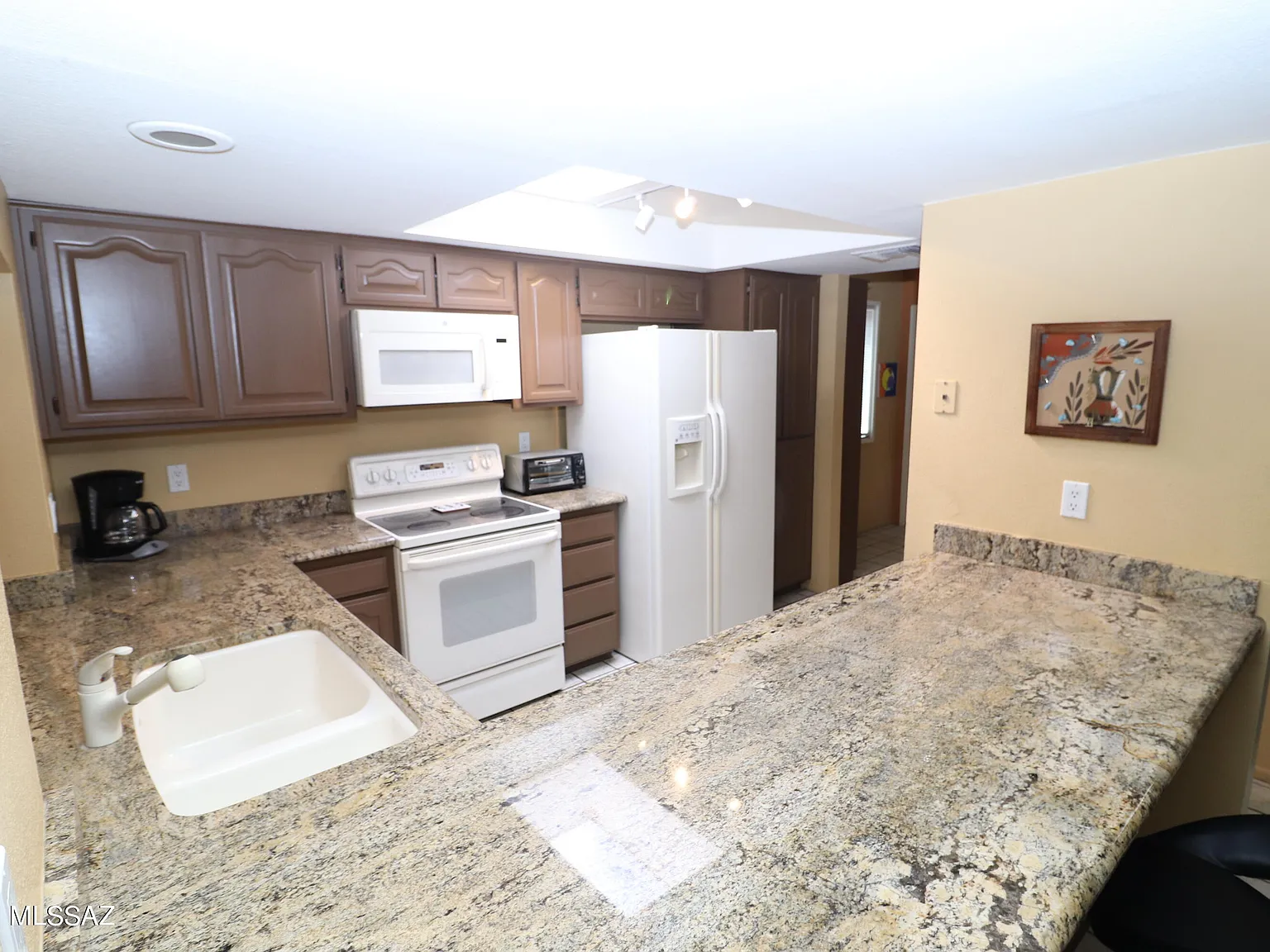 2 bed, 2.0 bath, 1745 sqft, $2,900 — Photo 2
