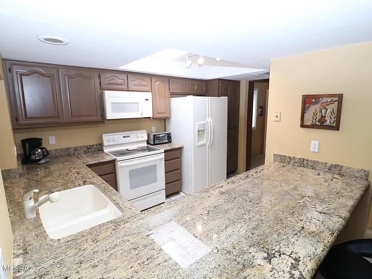 5602 N Camino Del Sol — Photo 2