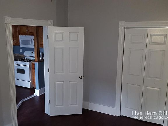 5th image of 2721 W Polk St #B