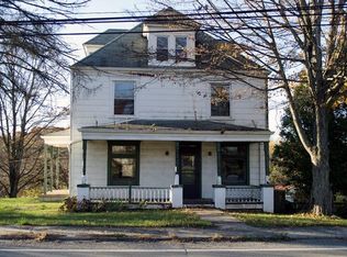 32 Main St, Hickory, PA 15340