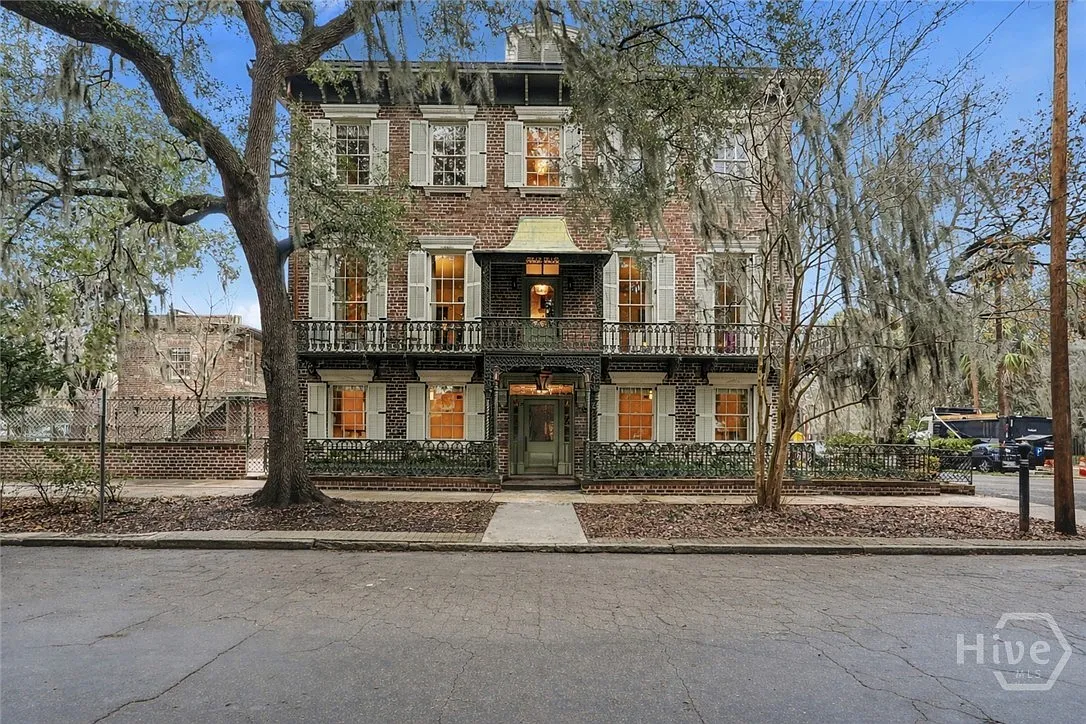 Building Photo - E McDonough St