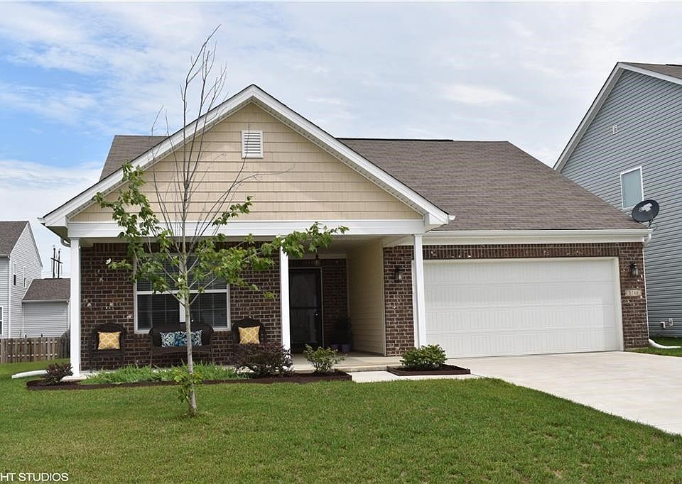 Come visit this meticulously cared for, inside and out, ranch home in Walker Farms!!