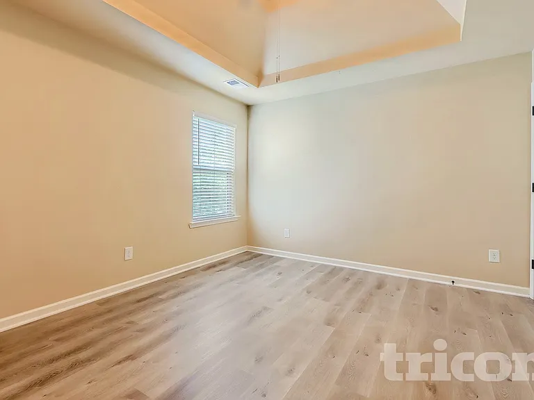 135 Lindsey Ter — Photo 3