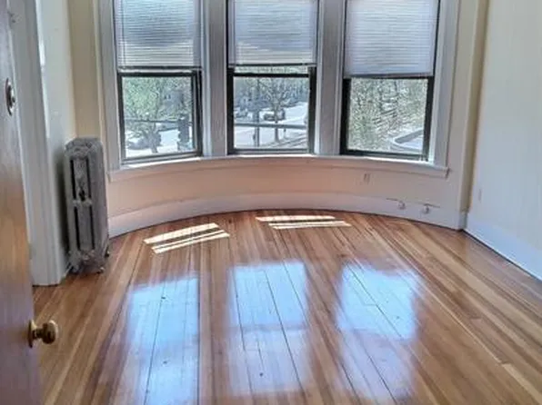 1390-7 Beacon St, Brookline, MA 02446