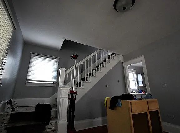4th image of 465 N Spring St