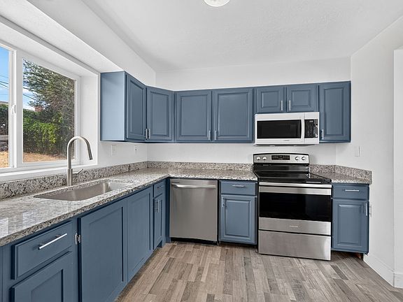 4th image of 410 E Highland Dr