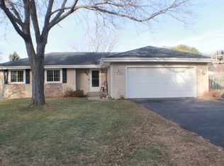 5676 Flatwillow Dr, Roscoe, IL 61073