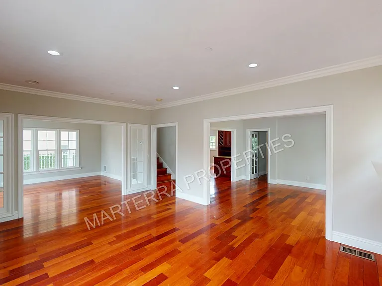877 S Bronson Ave — Photo 4