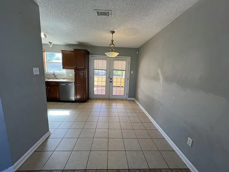 2302 Tracey Ann Ln — Photo 10