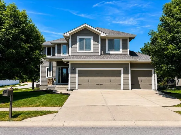 505 SW Webster Dr, Blue Springs, MO 64014
