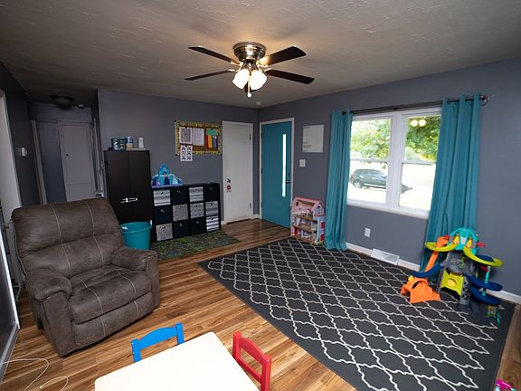 4th image of 881 Windsor Dr