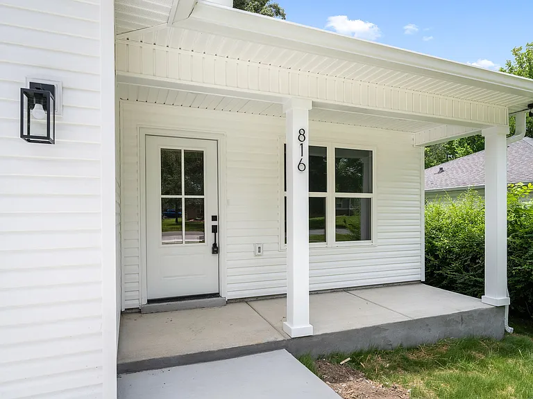 816 W Lincoln St — Photo 4