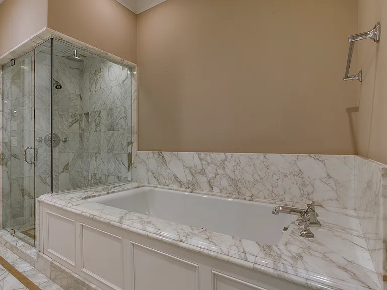 2555 N Pearl St #1402 — Photo 24
