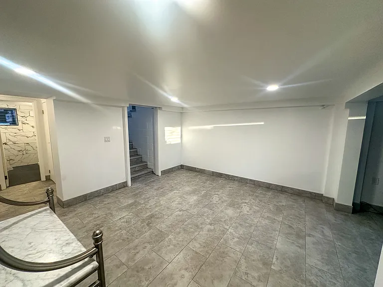 36 Roosevelt Ave — Photo 16