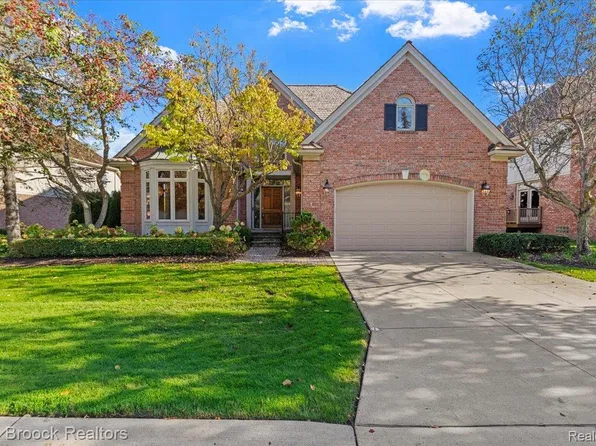 9 Vaughan Xing, Bloomfield Hills, MI 48304