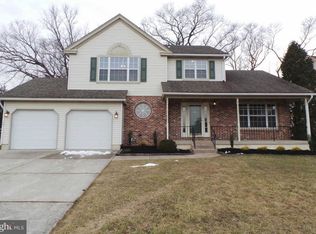32 Mayflower Dr, Sicklerville, NJ 08081
