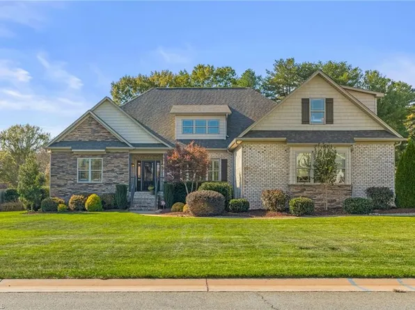 129 Caudle Meadows Dr, Advance, NC 27006