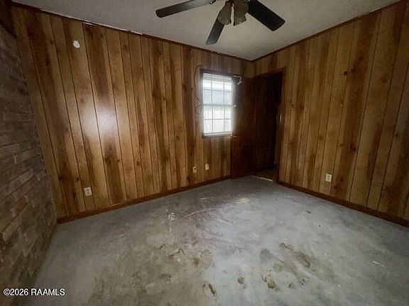 3rd image of 823 S Sterling St