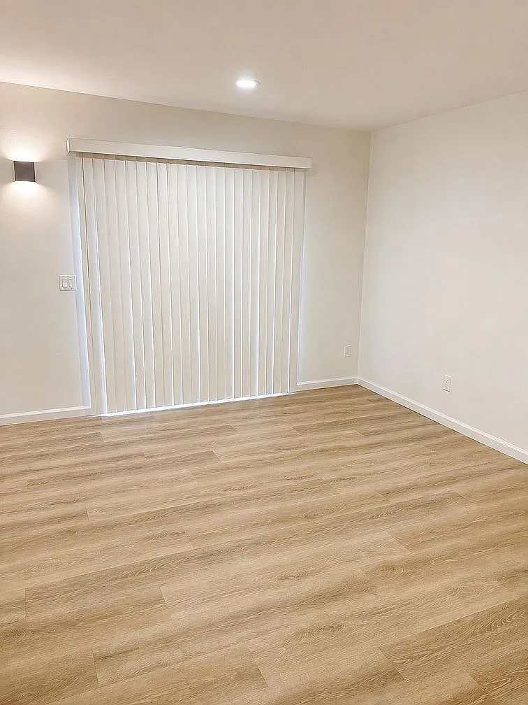 2 bed, 1100 sqft, $3,200 — Photo 3