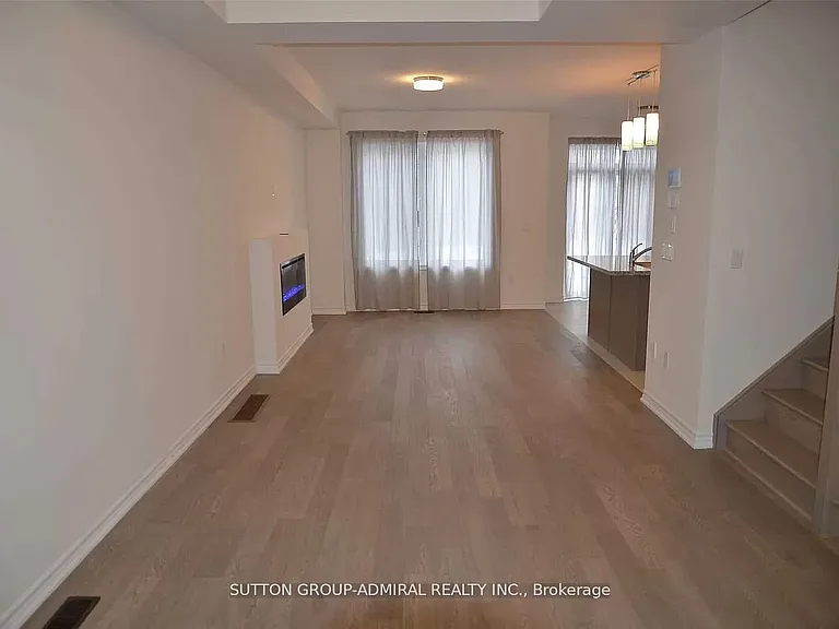 1475 Blackmore St — Photo 10