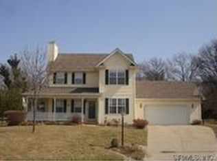 1202 Rosewood Ct, Godfrey, IL 62035
