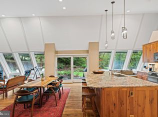 9706 Beach Mill Rd, Great Falls, VA 22066