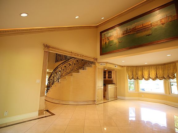 3rd image of 2567 Flintridge Dr