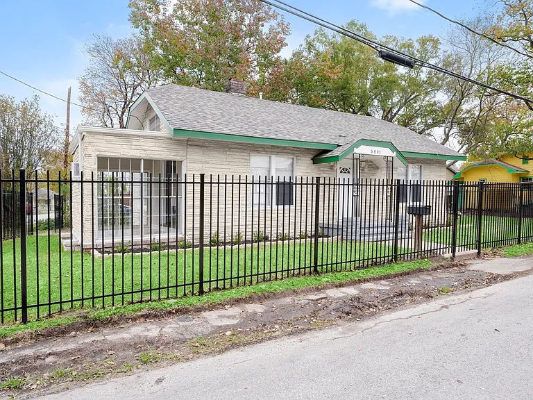 5001 McKinney St — Photo 4
