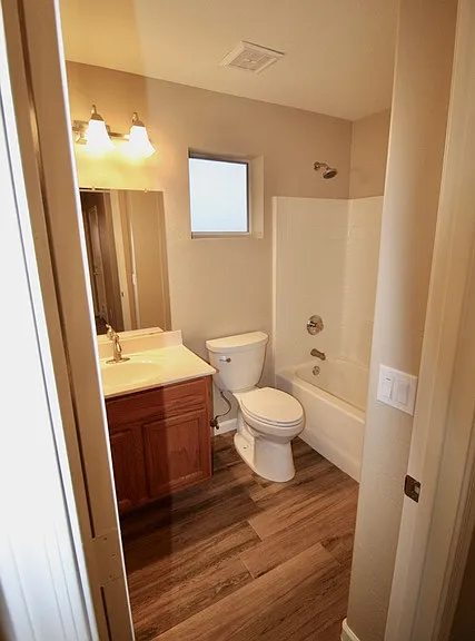 1115 E Pontiac Dr — Photo 22
