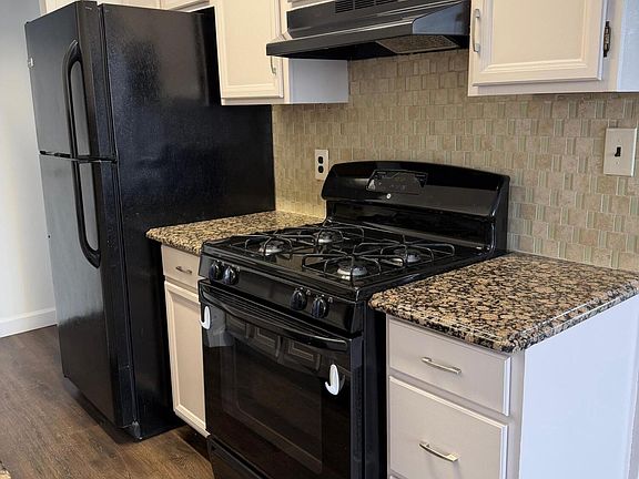 4th image of 2 Elmwood Park Dr APT 503