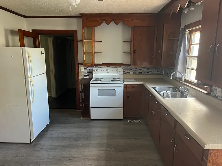 409 Fonville St — Photo 9