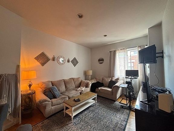 4th image of 19 Wiget St APT 503