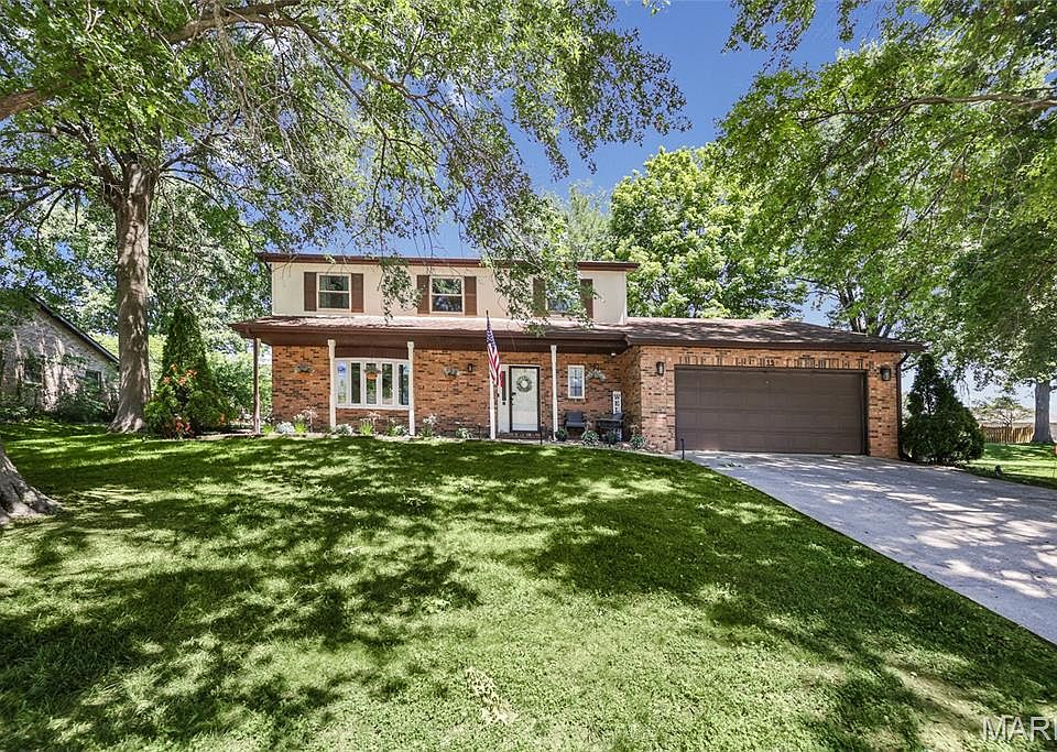 1st image of 15 Moonglow Dr