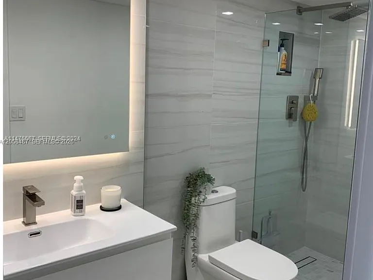 2555 Collins Ave #1906 — Photo 10