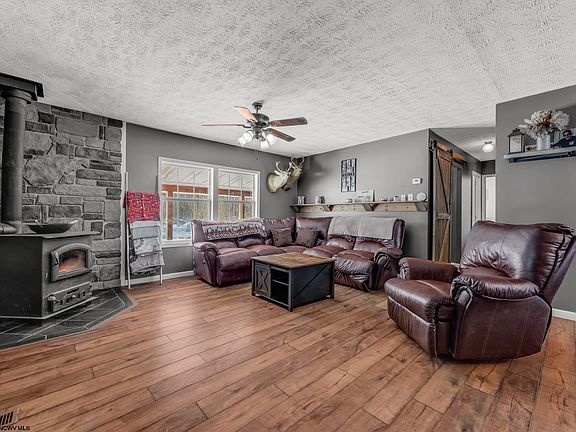 5th image of 1010 Furfin Rd