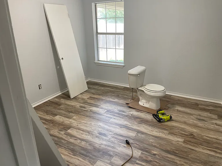 601 FM 272 — Photo 6