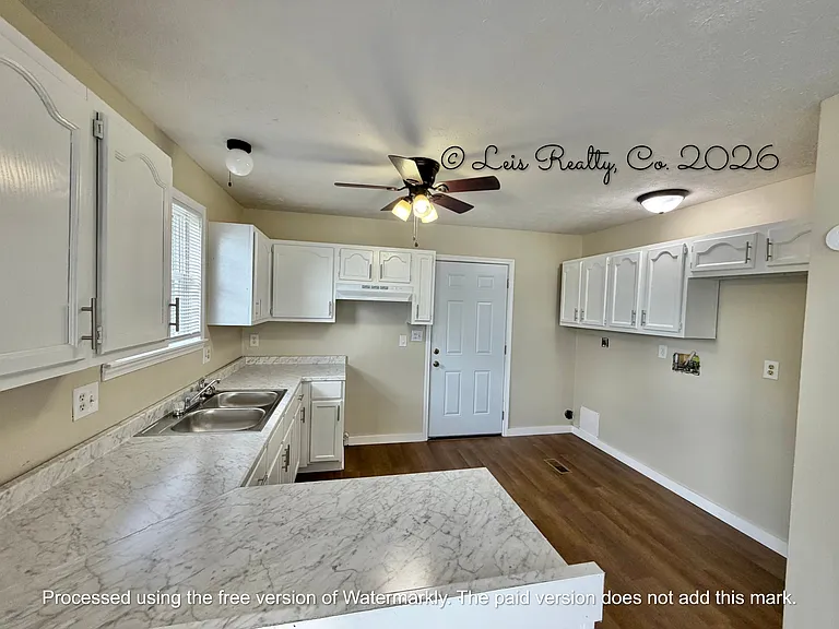904 Race Dr — Photo 5