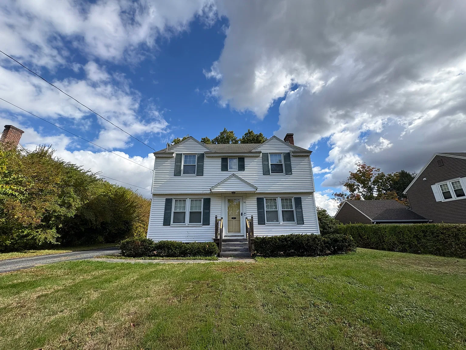 90 Somerset Ave — Photo 1