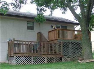 15725 O Cir, Omaha, NE 68135