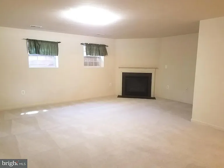 825 Bluefield Sq NE — Photo 16