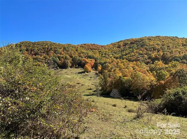 5 Hidden Valley Rd, Clyde, NC 28721