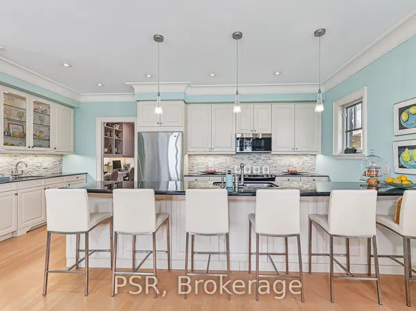 40 Trott Blvd #305, Collingwood, ON L9Y 5K5
